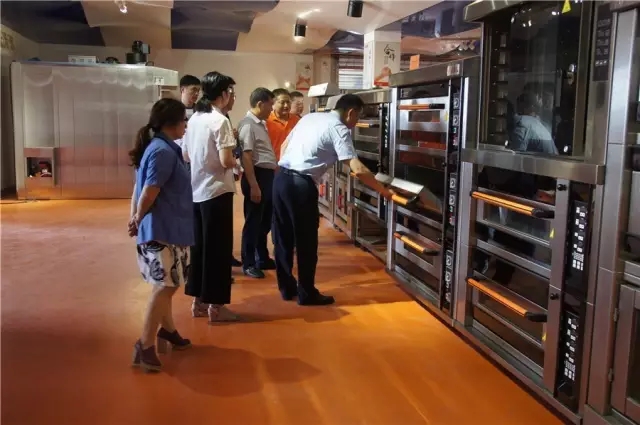 燃?xì)饪緺t,旋轉(zhuǎn)爐,熱風(fēng)循環(huán)爐,冷凍醒發(fā)箱,起酥機(jī),組合爐-賽思達(dá)-世界級(jí)烘焙設(shè)備品牌 燃?xì)饪緺t,旋轉(zhuǎn)爐,熱風(fēng)循環(huán)爐,冷凍醒發(fā)箱,起酥機(jī),組合爐-賽思達(dá)-世界級(jí)烘焙設(shè)備品牌