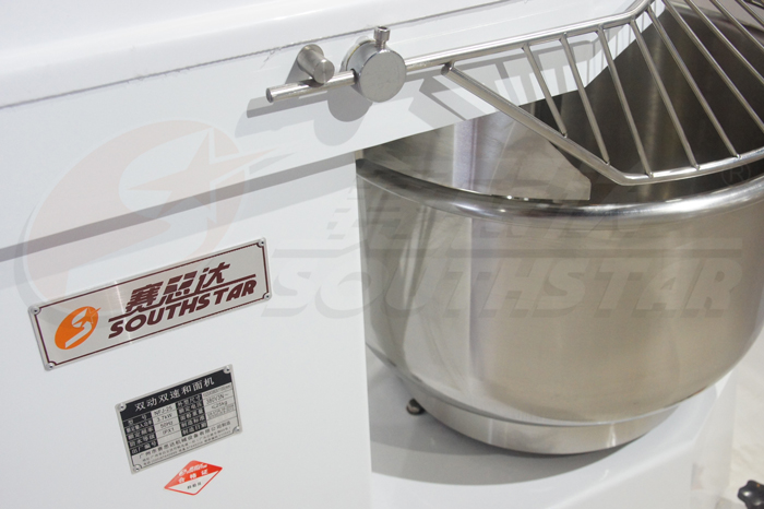 全自動(dòng)雙動(dòng)雙速50公斤和面機(jī) NFJ-50 側(cè)面 廣州賽思達(dá)公司 廠家直銷 全自動(dòng)雙動(dòng)雙速50公斤和面機(jī) NFJ-50 側(cè)面 廣州賽思達(dá)公司 廠家直銷