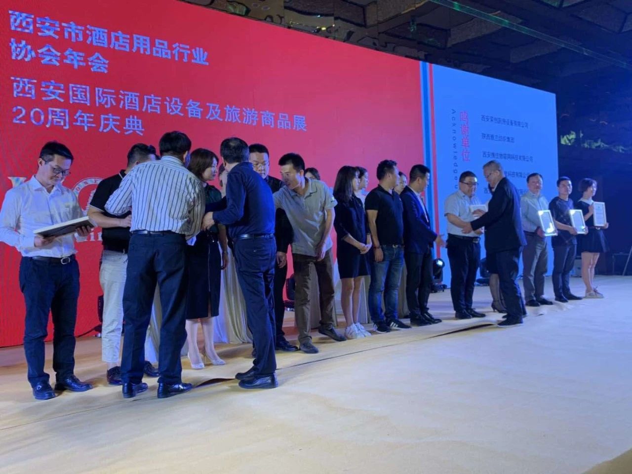 董事長(zhǎng)唐樹松參加第二十屆西安國際酒店設(shè)備暨旅游商品展覽會(huì) 董事長(zhǎng)唐樹松參加第二十屆西安國際酒店設(shè)備暨旅游商品展覽會(huì)