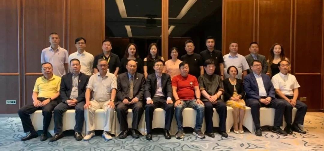 全國(guó)工商聯(lián)烘焙業(yè)公會(huì)第五屆第九次會(huì)長(zhǎng)會(huì)議在廣州舉行 全國(guó)工商聯(lián)烘焙業(yè)公會(huì)第五屆第九次會(huì)長(zhǎng)會(huì)議在廣州舉行