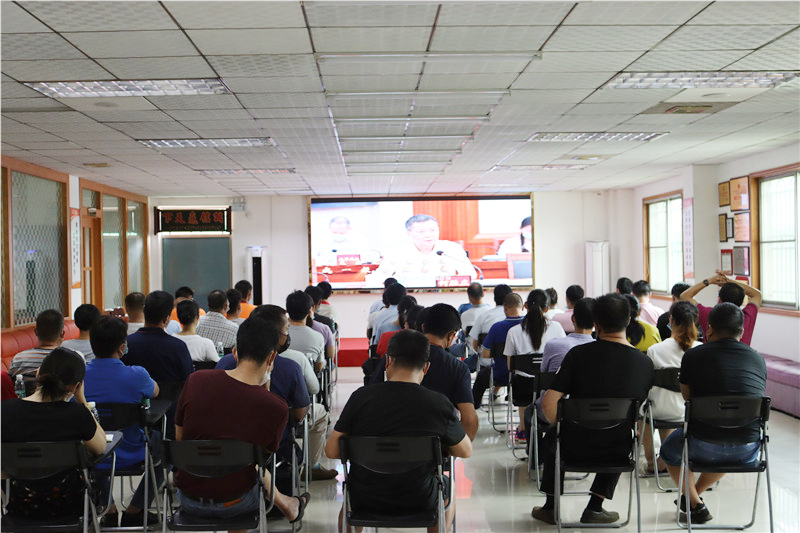 從化區(qū)明珠工業(yè)園安監(jiān)中隊(duì)組織石海片區(qū)企業(yè)在賽思達(dá)開展觀看工礦商貿(mào)企業(yè)的安全生產(chǎn)事故警示教育片活動(dòng)
