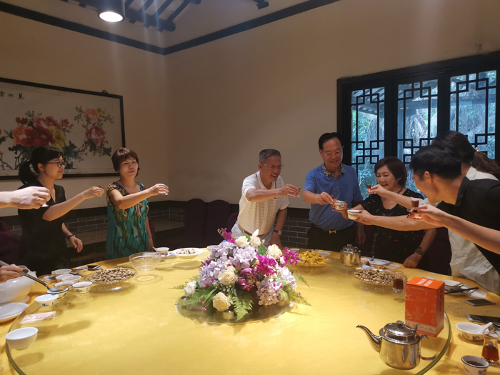 【賽思達烤箱】酒協(xié)一行訪農(nóng)莊，把盞言歡敘佳情